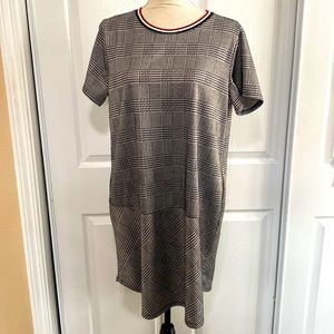 Gibson Latimer Houndstooth Dress with POCKETS!